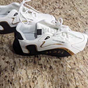 Men's tennis shoes
